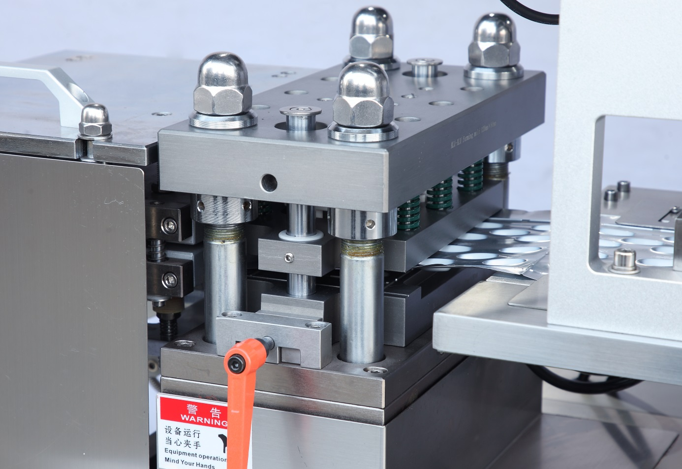 Esta&ccedil;&atilde;o de moldagem de libera&ccedil;&atilde;o e instala&ccedil;&atilde;o r&aacute;pida