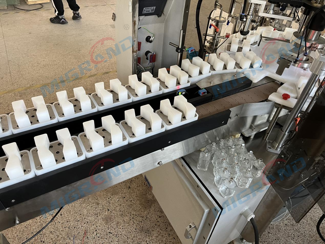 Correia transportadora de descarga de garrafa da m&aacute;quina de perfume fil