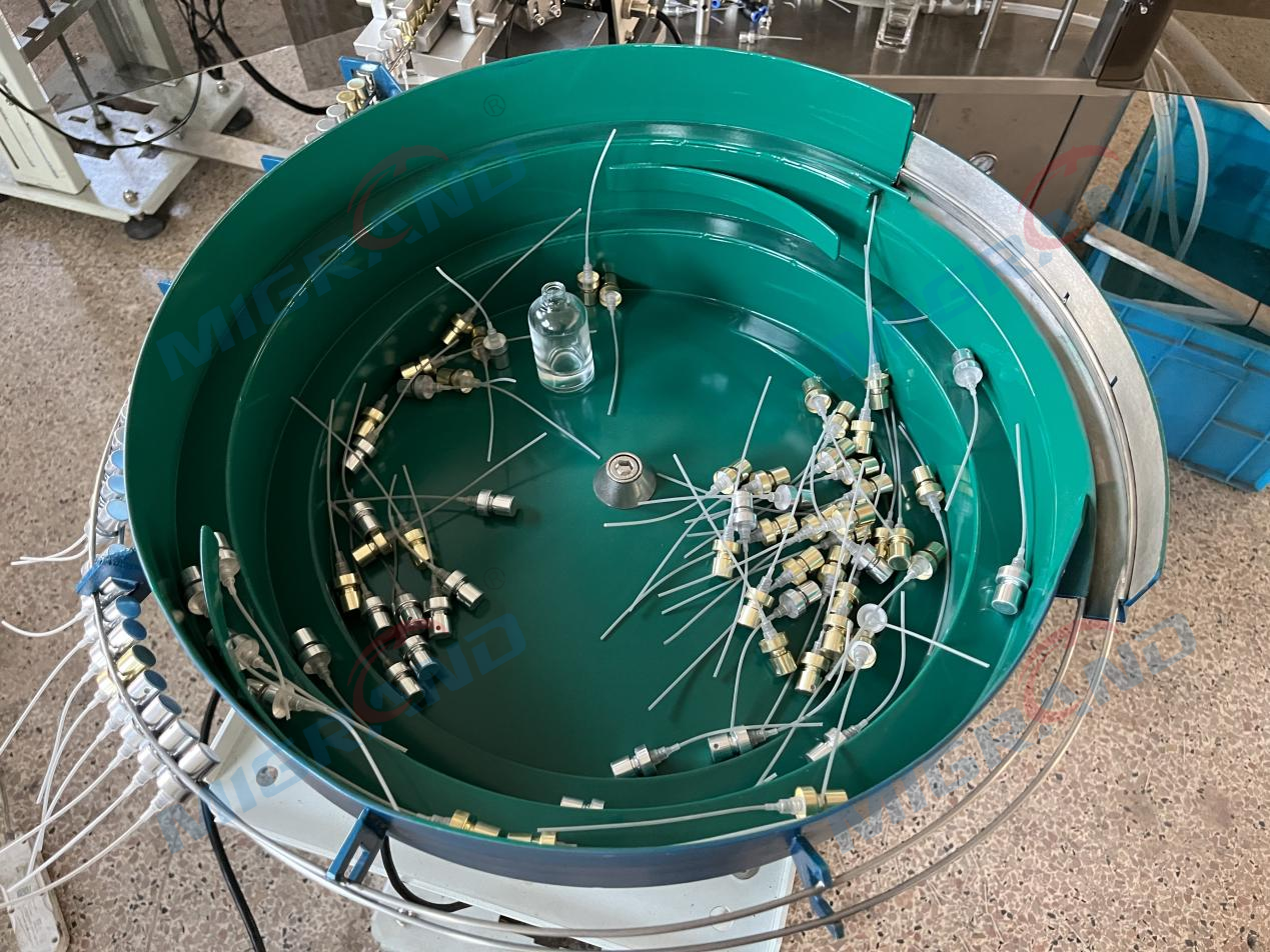 Alimentador vibrat&oacute;rio do bico de garrafa de perfume